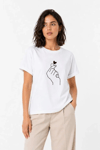 Kore Parmak Kalp Aşk Temalı Minimal Baskılı Tişört Yazlık Kısa Kol T-shirt  - Beyaz