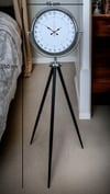 Krom 24 Saat Göstergeli Özel Tasarım Tripod Ayaklı Saat