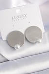 Mey İthalat® Pirinç Gümüş Renk Plaka Model İnci Detay Kadın Küpe