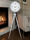 Modern Line Beyaz Tripod Ayaklı Saat