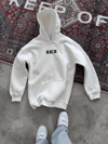 Uzun Kol Kapşonlu Göğüs Baskılı Sweatshirt - Beyaz