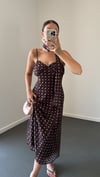 Date Kahve Puantiyeli Fularlı Askılı Maxi Elbise