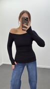 Noa Siyah Düşük Omuz Drapeli Soft Touch Body