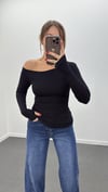 Noa Siyah Düşük Omuz Drapeli Soft Touch Body