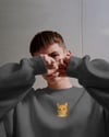 Erkek Sarı Tekir Kedisi Desenli Sweatshirt – Minimal Göğüs Baskılı, Unisex Rahat Kalıp