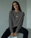 Husky Baskılı Kadın Sweatshirt – Minimal Göğüs Baskı Antrasit Regular Fit