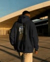 İnci Küpeli Kedi Tasarımlı Siyah Unisex Kapüşonlu Sweatshirt – Sanatsal & Retro Hoodie