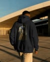 İnci Küpeli Köpek Tasarımlı Siyah Unisex Kapüşonlu Sweatshirt – Sanatsal & Retro Hoodie