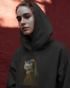 Kadın İnci Küpeli Kedi Baskılı Siyah Hoodie – 3 İplik Şardonlu Kapüşonlu Sweatshirt