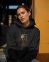 Kadın İnci Küpeli Kedi Baskılı Siyah Hoodie – 3 İplik Şardonlu Kapüşonlu Sweatshirt
