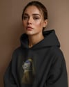 Kadın İnci Küpeli Kedi Baskılı Siyah Hoodie – 3 İplik Şardonlu Kapüşonlu Sweatshirt