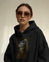 Kadın İnci Küpeli Kedi Baskılı Siyah Hoodie – 3 İplik Şardonlu Kapüşonlu Sweatshirt