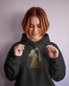 Kadın İnci Küpeli Köpek Baskılı Siyah Hoodie – 3 İplik Şardonlu Kapüşonlu Sweatshirt