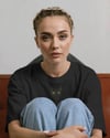Kadın Siyah Kedi Baskılı Oversize Tişört – Minimal Black Cat Tasarım