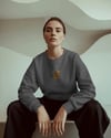 Kadın Tekir Kedisi Desenli Sweatshirt – Minimal Göğüs Baskılı, Rahat Kesim