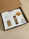 Köpek Annesi Hediye Kutusu – T-shirt + Kolye + Anahtarlık + Kitap Ayracı + Örgü Süs (Sürpriz Hediyeli)