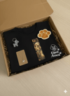 Köpek Annesi Hediye Kutusu – T-shirt + Kolye + Anahtarlık + Kitap Ayracı + Örgü Süs (Sürpriz Hediyeli)