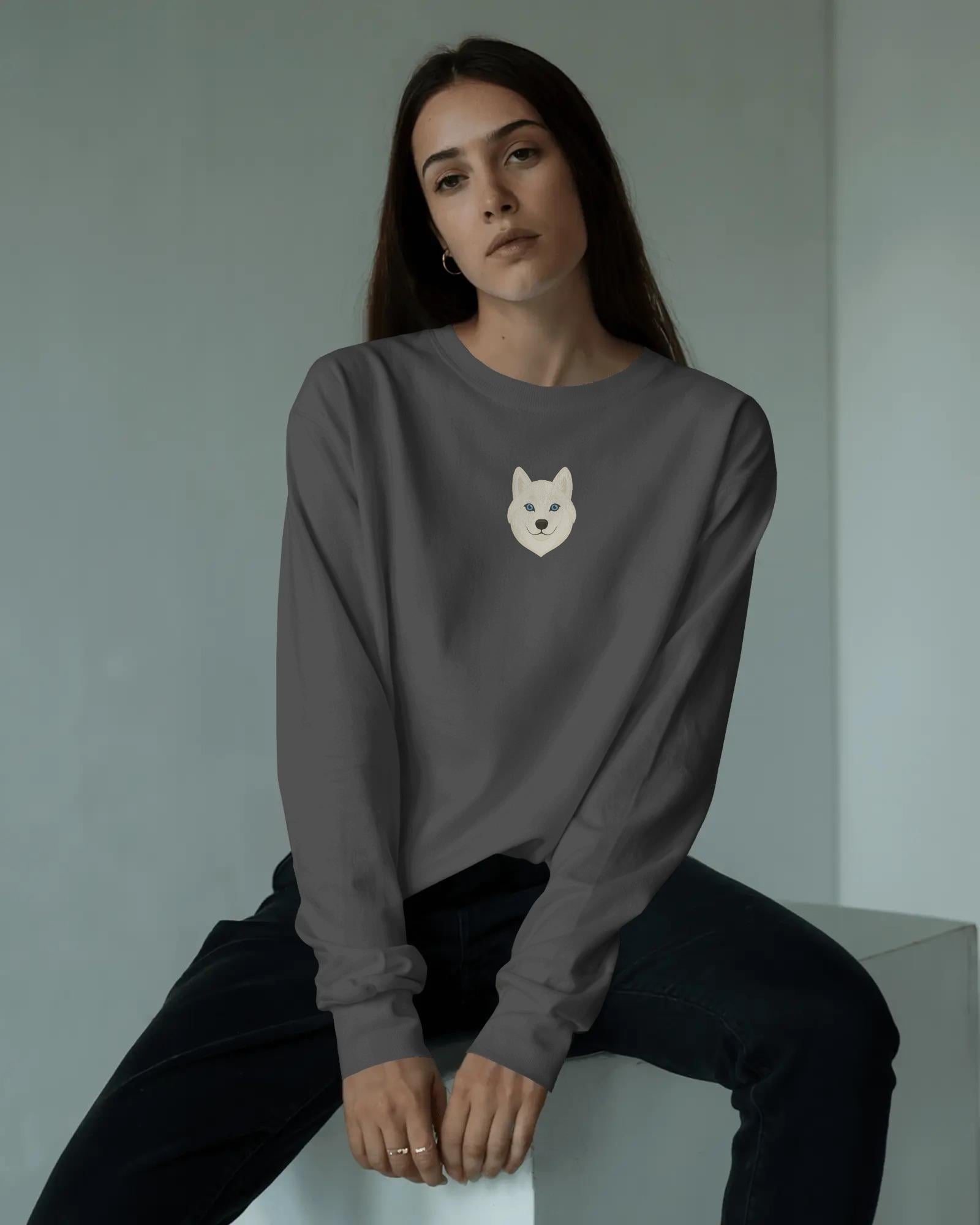 Mavi Gözlü Husky Baskılı Kadın Sweatshirt – Antrasit Regular Fit Minimal Tasarım