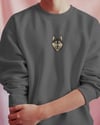 Minimal Köpek Figürlü Unisex Sweatshirt – Göğüs Ortası Baskı