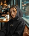 Ragdoll Kedili Hoodie Unisex %100 Pamuk | Siyah Kapüşonlu Sweatshirt Göğüs Ortası Minimal Logo