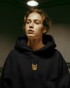 Sarman (Ginger Tabby) Kedili Hoodie Unisex %100 Pamuk | Siyah Kapüşonlu Sweatshirt Göğüs Ortası Minimal Logo