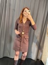 Kahve düğmeli elbise