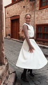 Beyaz Fitilli Kadife Viola Elbise