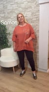 1154 İTALYAN ÖRGÜ VE BASKI DETAYLI RAHAT KALIP BLUZ-SOMON