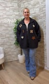 1287 İTALYAN HARF DETAYLI KEÇE BUKLET-SİYAH