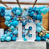 13 Yaş Mitzvah Mavi Gold Balon Süsleme Konsepti