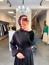 Niliwi Garantili Volan Detaylı Ribanalı Elbise - Siyah / Mürdüm Batik