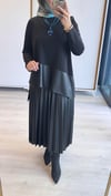 Nurcan Çetin Deri Etekli Takım Siyah