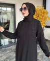 Krep Kumaş Taş Ve İnci Çakma Detaylı Elbise -Siyah
