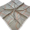 Sisley Sura Saf İpek Eşarp Soft Yeşil Zincir Desen 2033