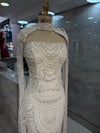 BOYUNDAN PELERİNLİ İŞLEMELİ ABİYE