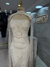 BOYUNDAN PELERİNLİ İŞLEMELİ ABİYE