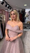 DÜŞÜK KOLLU ETEĞİ SİMLİ A KESİM ELBİSE