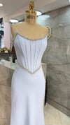 KORSELİ YAKA VE BELİ TAŞLI KREP