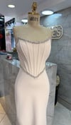 KORSELİ YAKA VE BELİ TAŞLI KREP