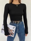 Sırtı Açık Parlak Kumaş Uzun Kol Crop Bluz