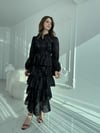 Nakışlı Karolin Kumaş Volanlı Kat Kat Siyah Kuşaklı Elbise