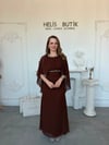 Şifon Pelerin Kollu Boyun ve Bel Taş İşlemeli Kahve Elbise
