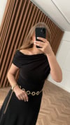 Drape Yaka Kemerli Asimetrik Kesim Elbise