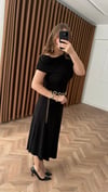 Drape Yaka Kemerli Asimetrik Kesim Elbise