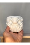 Floral Kuzu Saksı – 9 cm Boyanabilir Güçlendirilmiş Beton Saksı / Kalemlik
