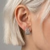 Dalgalı Şeritli Zirkon Taşlı Küpe - Beyaz Altın Kaplama - 19 mm