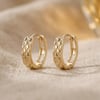 Kapitone Desenli Klasik Halka Küpe - 14k Altın Kaplama - 14 mm