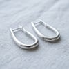 Parlak Yüzeyli Oval Klipsli Küpe  - Beyaz Altın Kaplama - 33 mm
