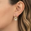 V Detaylı Zirkon Çevre İncili Tasarım Çelik Küpe 14K Altın Rengi Kaplama, 2,2 cm