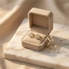 Zirkon Taşlı Kalp Detaylı Çelik Küpe - 14k Altın Rengi Kaplama, 1 cm